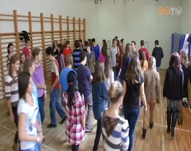 Sem a kort�rs t�nc, sem a t�nsz�nh�zi m�v�szet nem el�gg� ismert a di�kok k�r�ben