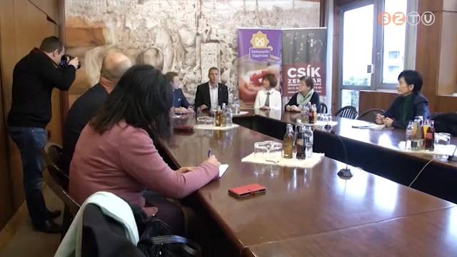 J�t�konys�gi koncertet ad Szombathelyen a Cs�k Zenekar