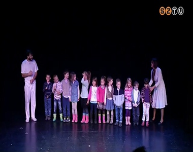 K�k p�k - interakt�v el�ad�s a sz�nh�zban