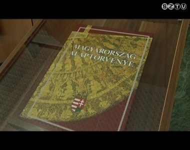 Meg�rkezett Magyarorsz�g Alapt�rv�ny�nek d�szp�ld�nya Szombathelyre