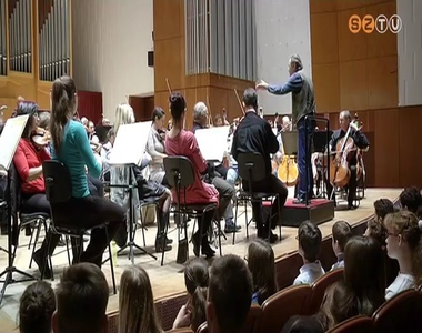 Mozart el�ad�s a premontrei gimn�zium di�kjainak