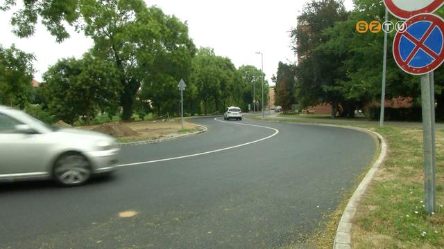 Eltűntek a gödrök és ezzel megszűnt az autós akadálypálya a Magyar utcában Eltűntek a gödrök és ezzel megszűnt az autós akadálypálya a Magyar utcában