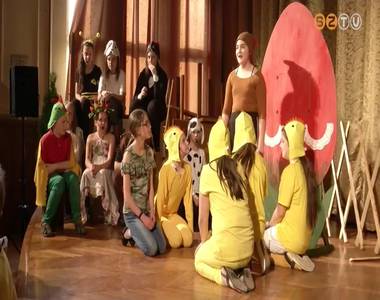 Gyermekoper�t ad el� a Paragv�ri-iskola k�rusa