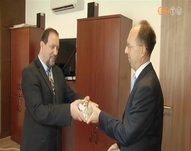 Helyt�rt�neti filmsorozatot aj�nd�koz az iskol�knak a Szombathelyi M�diak�zpont