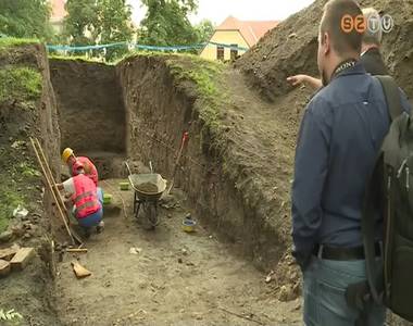 K�s� r�mai kori �rt�kes leletekre bukkantak r�g�szek a Romkertben