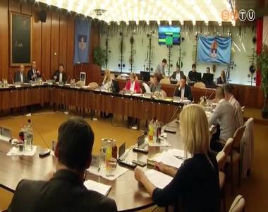 �l�sezett a jogi bizotts�g is