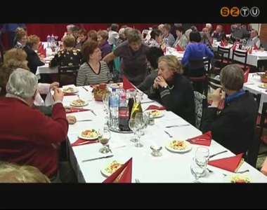 Nyugd�jas koll�g�ikat k�sz�nt�tt�k a polg�rmesteri hivatal munkat�rsai