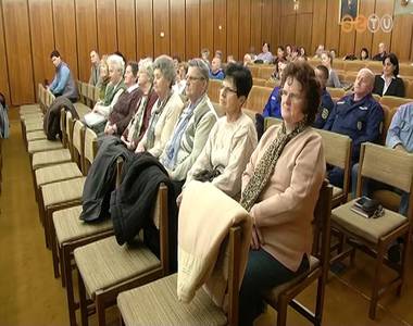 Szomsz�dok egym�s�rt