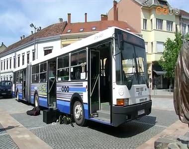 A 30Y-os kult-tour-buszon ismertett�k a j�v� h�tv�ge szombathelyi programjait