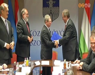 25 ezer �j munkahely, 250 milli�rdos fejleszt�si forr�s - Al��rt�k a m�rn�kk�pz�si meg�llapod�st