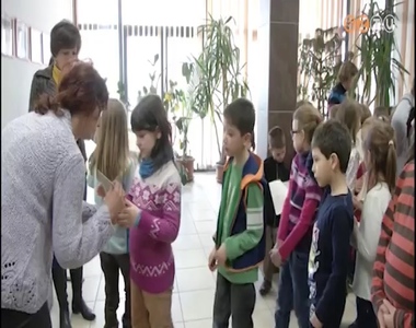 Vet�magokat kaptak a Rem�nyik-iskola di�kjai otthoni kert�szked�shez