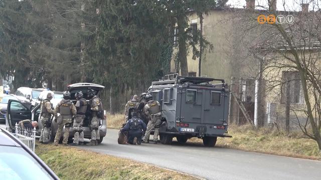 Lövöldözés volt az osztrák határon, nem találták meg a menekülő embercsempészt Lövöldözés volt az osztrák határon, nem találták meg a menekülő embercsempészt