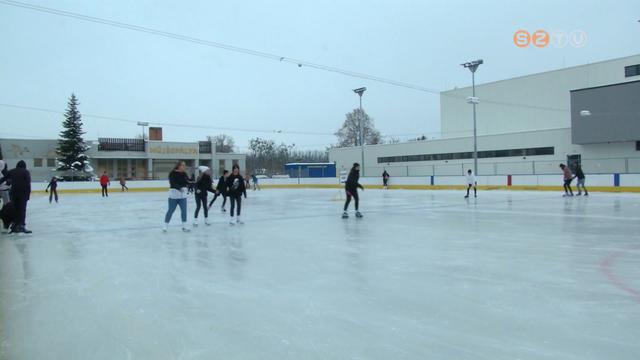A tervezett időponthoz képest kis csúszással, de megnyitotta kapuit a Szombathelyi Műjégpálya A tervezett időponthoz képest kis csúszással, de megnyitotta kapuit a Szombathelyi Műjégpálya