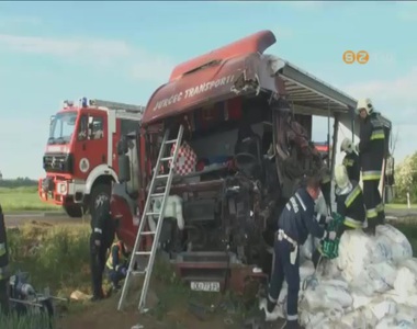 S�lyos kamionos baleset a 86-oson