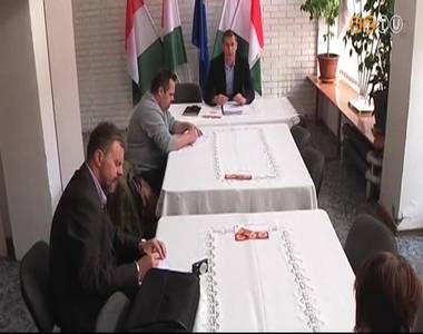 R�szorul�kon seg�t az MSZP