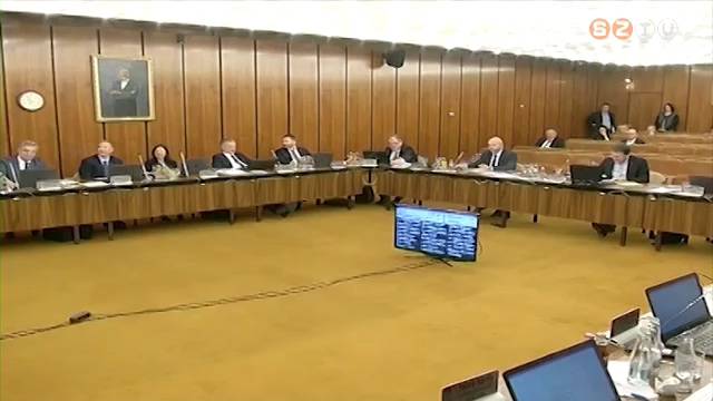 K�zgy�l�s el�zetes