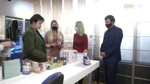 Autizmussal l gyerekek fejldst segtik az ajndkba kapott iskolai eszkzk s jtkok