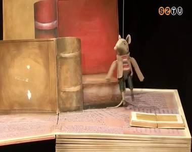 Mesek�nyv inspir�lta a Mesebolt B�bsz�nh�z �s a Zir�n� Sz�nh�z k�z�s produkci�j�t