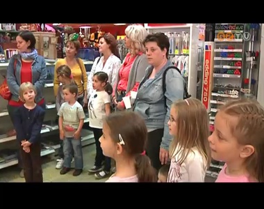 Iskol�s leszek! c�mmel ny�lt t�rlat �vod�sok alkot�saib�l az �r�k�z �zletben