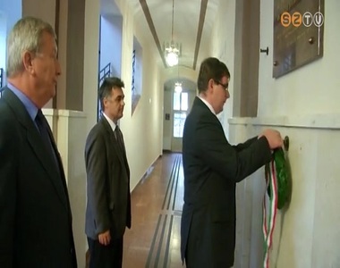 Feleleven�tett�k a b�r�k forradalmi tetteit �s megpr�b�ltat�sait