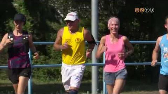 Bazs&oacute; Tibor Spartathlon-felk&eacute;sz&uuml;l&eacute;s&eacute;t t&aacute;mogatt&aacute;k j&oacute;t&eacute;konys&aacute;gi fut&aacute;ssal