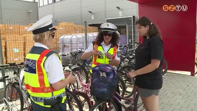 A biztonságos kerékpáros közlekedésért kampányolnak a rendőrök A biztonságos kerékpáros közlekedésért kampányolnak a rendőrök