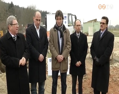 Sz�zmilli�s fejleszt�s az Ill�s Akad�mi�n