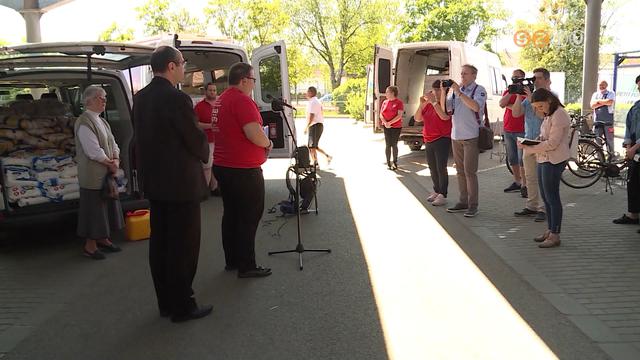 Adomány Kárpátaljának - 11 mikrobusz kelt útra Szombathelyről Adomány Kárpátaljának - 11 mikrobusz kelt útra Szombathelyről