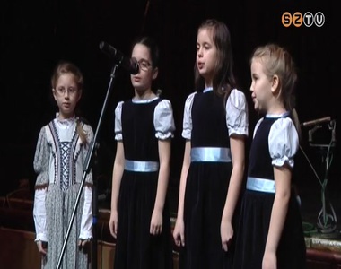 T�bb mint 200 als� tagozatos szerepelt az Agora Gyermek M�v�szeti Fesztiv�lon