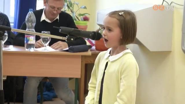 Angol versmond� versenyt tartottak a Nyitra-iskol�ban