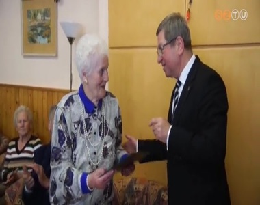 Kilencven �ves sz�let�snapost k�sz�nt�tt a polg�rmester