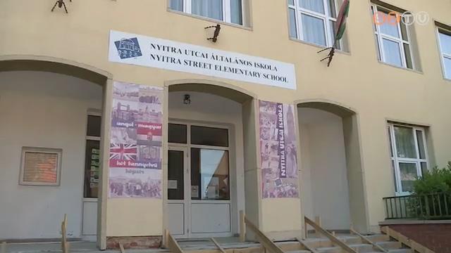 Új lépcsőt kapott az iskola Új lépcsőt kapott az iskola