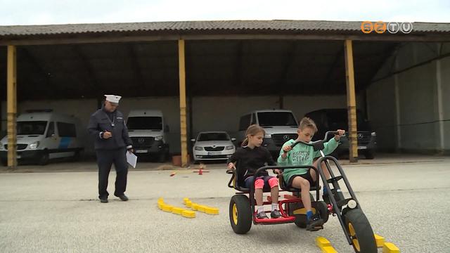 Közlekedik a család Közlekedik a család
