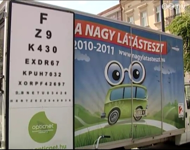 Látásteszt Roadshow volt a Fő téren