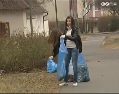 Szemetet szedtek a Savariások Szemetet szedtek a Savariások