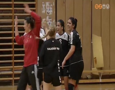 Nyolc k�z�tt a k�zisek