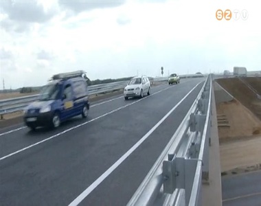 A Zanati �t keleti oldal�n �tadt�k a forgalomnak az M86-os fel�lj�r�t