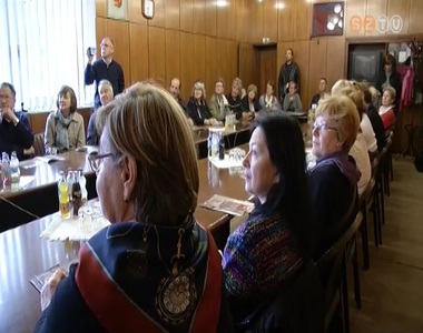 Horv�t zar�ndokok �rkeztek a megyesz�khelyre