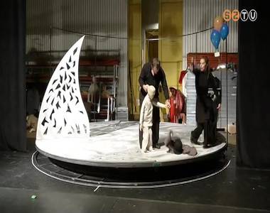 �j bemutat�ra k�sz�l a Mesebolt B�bsz�nh�z