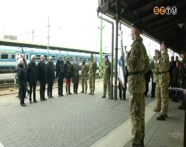 Vil�gh�bor�s megeml�kez�s a vas�t�llom�son