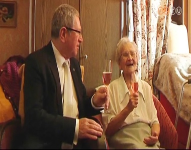 Sz�pkor�t k�sz�nt�tt a polg�rmester