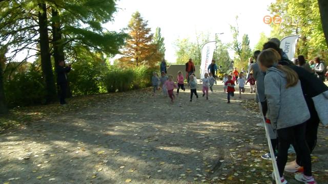 Gyermek futóverseny a Csónakázó-tó szigetén Gyermek futóverseny a Csónakázó-tó szigetén