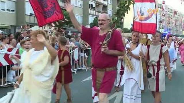 Feiszt Gy�rgy n�hai f�lev�lt�ros, alpolg�rmester nev�t viseli a lev�lt�r melletti t�r