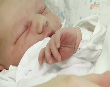 Kisl�ny lett az �v els� szombathelyi bab�ja