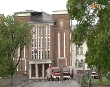 F�kat d�nt�tt �s tet�ket bontott a sz�l Vas megy�ben