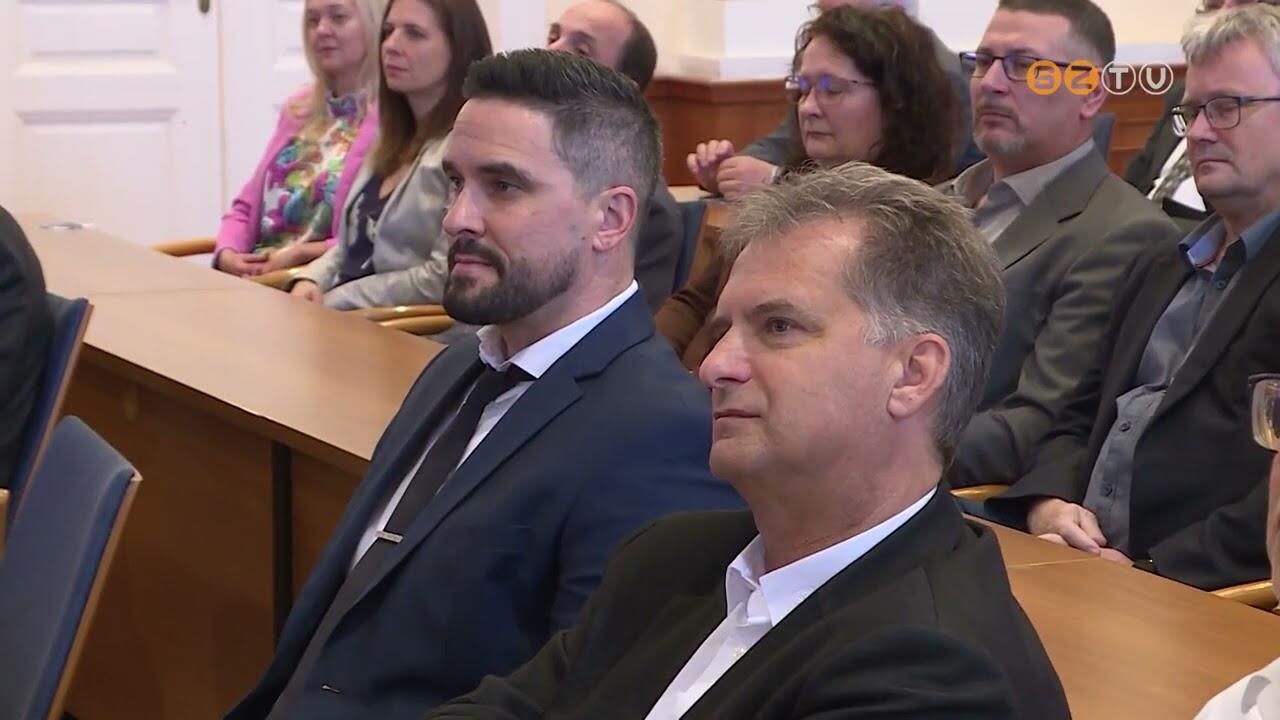 Az 1956-os forradalom s szabadsgharc 67. vfordulja alkalmbl nnepi vrmegyegylst tartottak