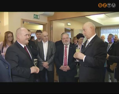 Osztrák békefenntartókkal találkozott Oberwartban Hende Csaba honvédelmi miniszter Osztrák békefenntartókkal találkozott Oberwartban Hende Csaba honvédelmi miniszter