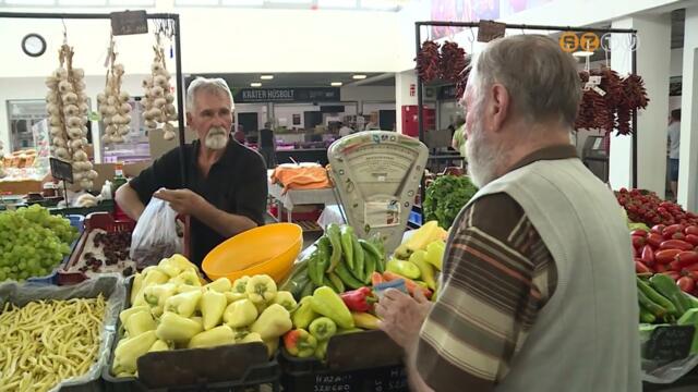 Szezonlis gymlcsk s zldsgek sokasga vrja a vsrlkat a Vsrcsarnokban