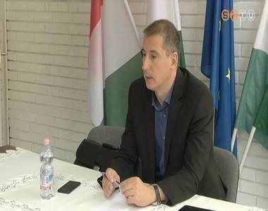 Az aut�buszokon l�that� politikai hirdet�seket kifog�solja az MSZP