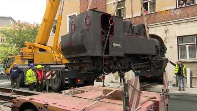 Elszállították a szombathelyi MÁV-igazgatóság udvaráról a 490 041-es pályaszámú kisvasúti mozdonyt Elszállították a szombathelyi MÁV-igazgatóság udvaráról a 490 041-es pályaszámú kisvasúti mozdonyt